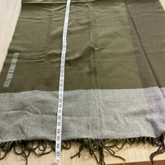 NWT Harve Bernard woven shawl with buttons - Picture 3 of 7